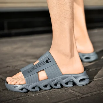 2021 classic mænds sommeren tøfler strand tøfler sandaler let skridsikker blød tunge mænd casual sko